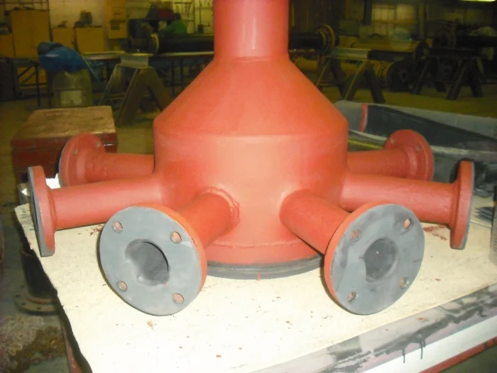 Complex vessel with lining access planned before fabrication